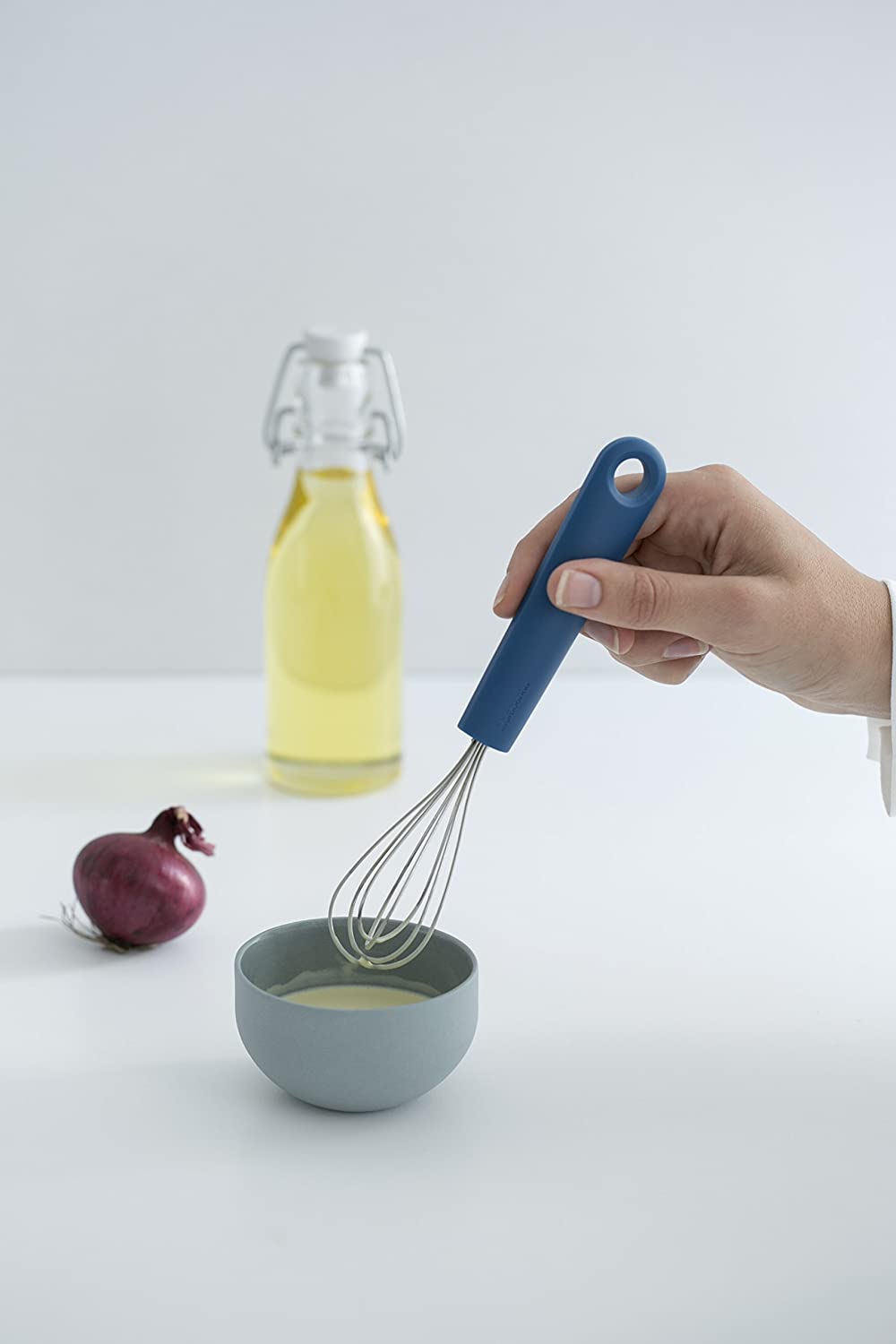 Batidor chico azul acero inoxidable Brabantia