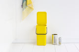 Cubo reciclaje con asa amarillo 12L Brabantia