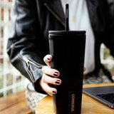 Vaso termico con popote acero inoxidable negro 709ml Corkcicle