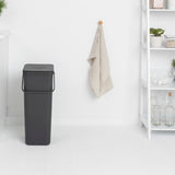 Bote para reciclar con asa rectangular gris 40 L Brabantia