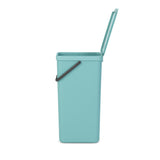 Bote para reciclar con asa rectangular menta 40 L Brabantia desc